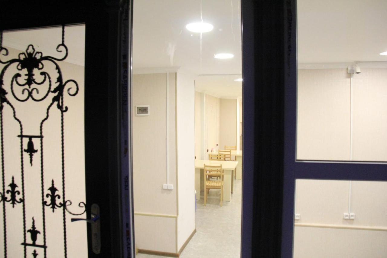 Blossom Hostel Updated ! Обновлено !!! City Center! Perfect Order!!! Snow-White Bed Linen!!! Идеальный Порядок!!! Белоснежное Постельное Белье!!! Центр Города !!! 트빌리시 외부 사진