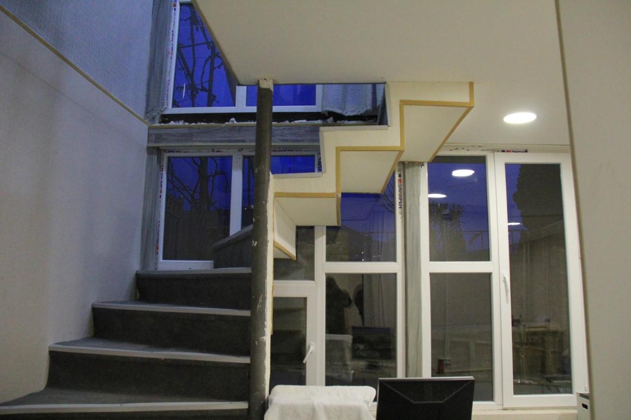 Blossom Hostel Updated ! Обновлено !!! City Center! Perfect Order!!! Snow-White Bed Linen!!! Идеальный Порядок!!! Белоснежное Постельное Белье!!! Центр Города !!! 트빌리시 외부 사진