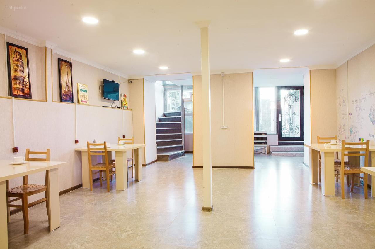 Blossom Hostel Updated ! Обновлено !!! City Center! Perfect Order!!! Snow-White Bed Linen!!! Идеальный Порядок!!! Белоснежное Постельное Белье!!! Центр Города !!! 트빌리시 외부 사진