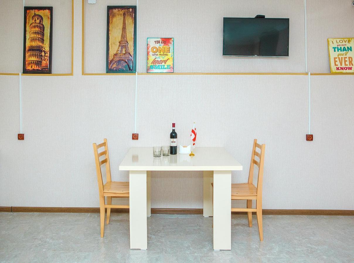 Blossom Hostel Updated ! Обновлено !!! City Center! Perfect Order!!! Snow-White Bed Linen!!! Идеальный Порядок!!! Белоснежное Постельное Белье!!! Центр Города !!! 트빌리시 외부 사진