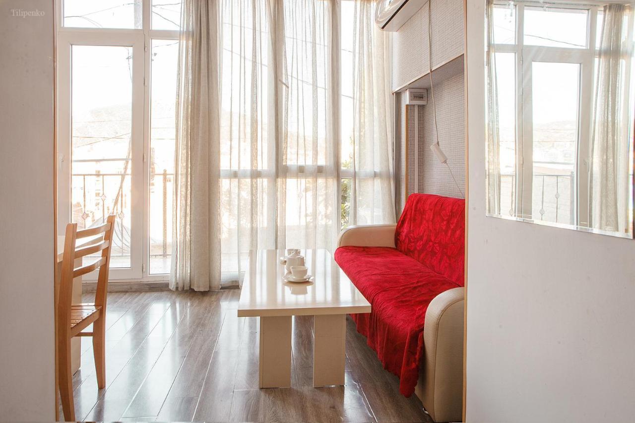 Blossom Hostel Updated ! Обновлено !!! City Center! Perfect Order!!! Snow-White Bed Linen!!! Идеальный Порядок!!! Белоснежное Постельное Белье!!! Центр Города !!! 트빌리시 외부 사진